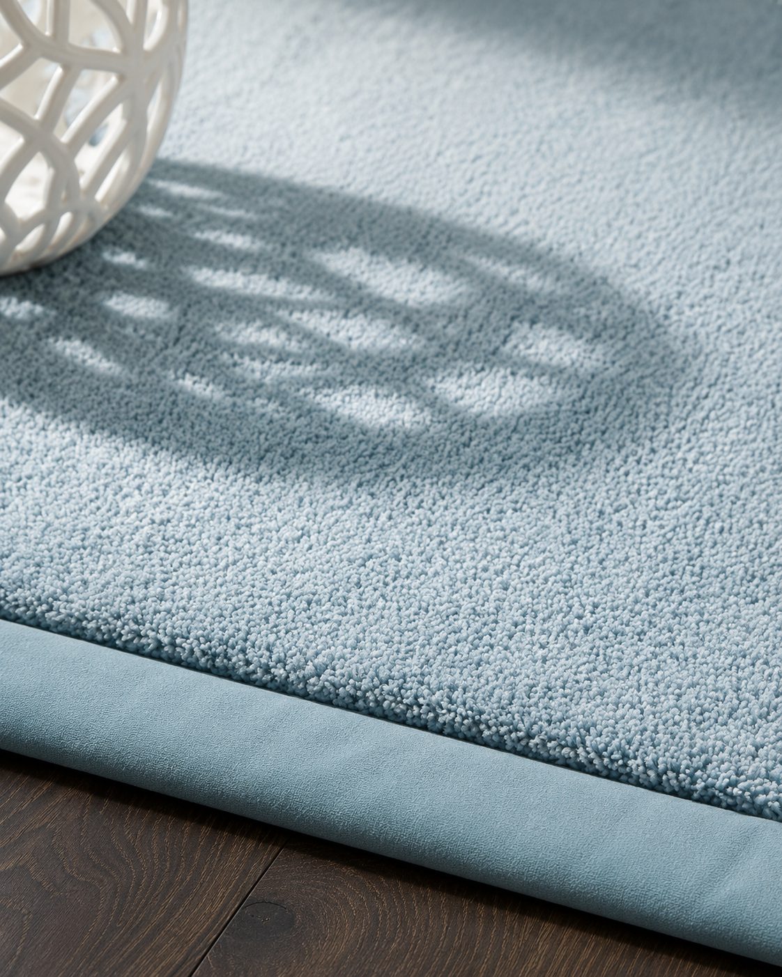 Rug edge finished with a bound suede border